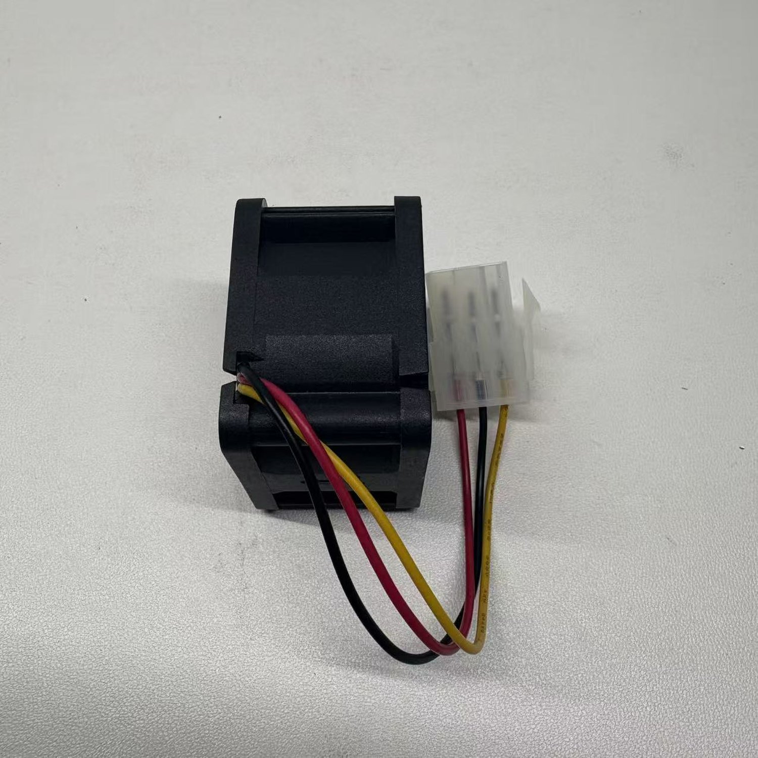Sanyo Denki 109P0424J3073 DC24V 0.18A 3-Wire DC Cooling Fan (San Ace 40 Series) - Image 3