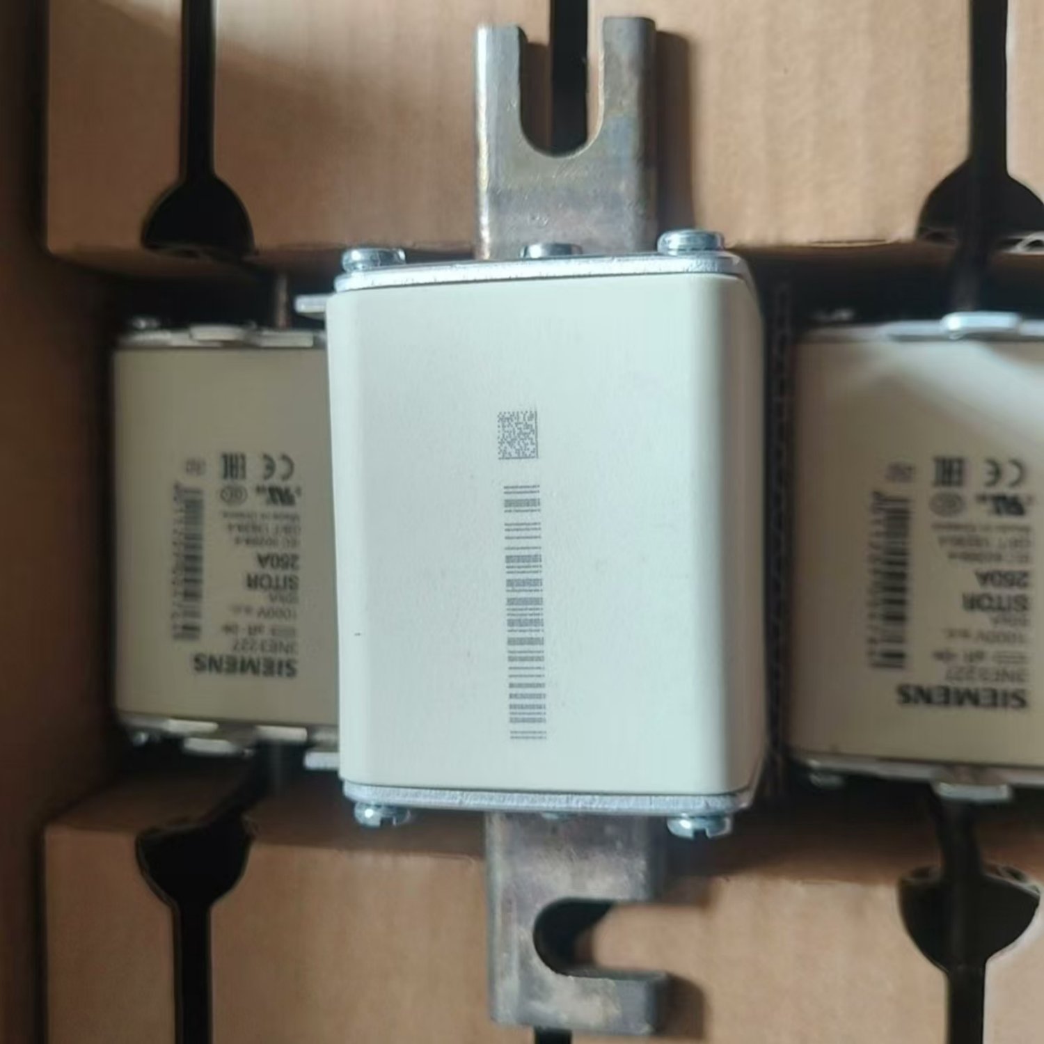 SIEMENS 3NE3227 250A 1000V Semiconductor Protection Fuse (SITOR) - Image 2