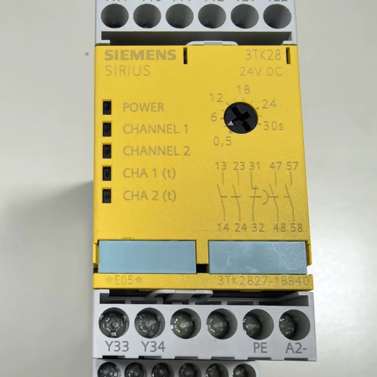 SIEMENS 3TK2827-1BB40 Safety Relay (SIRIUS) - Image 2