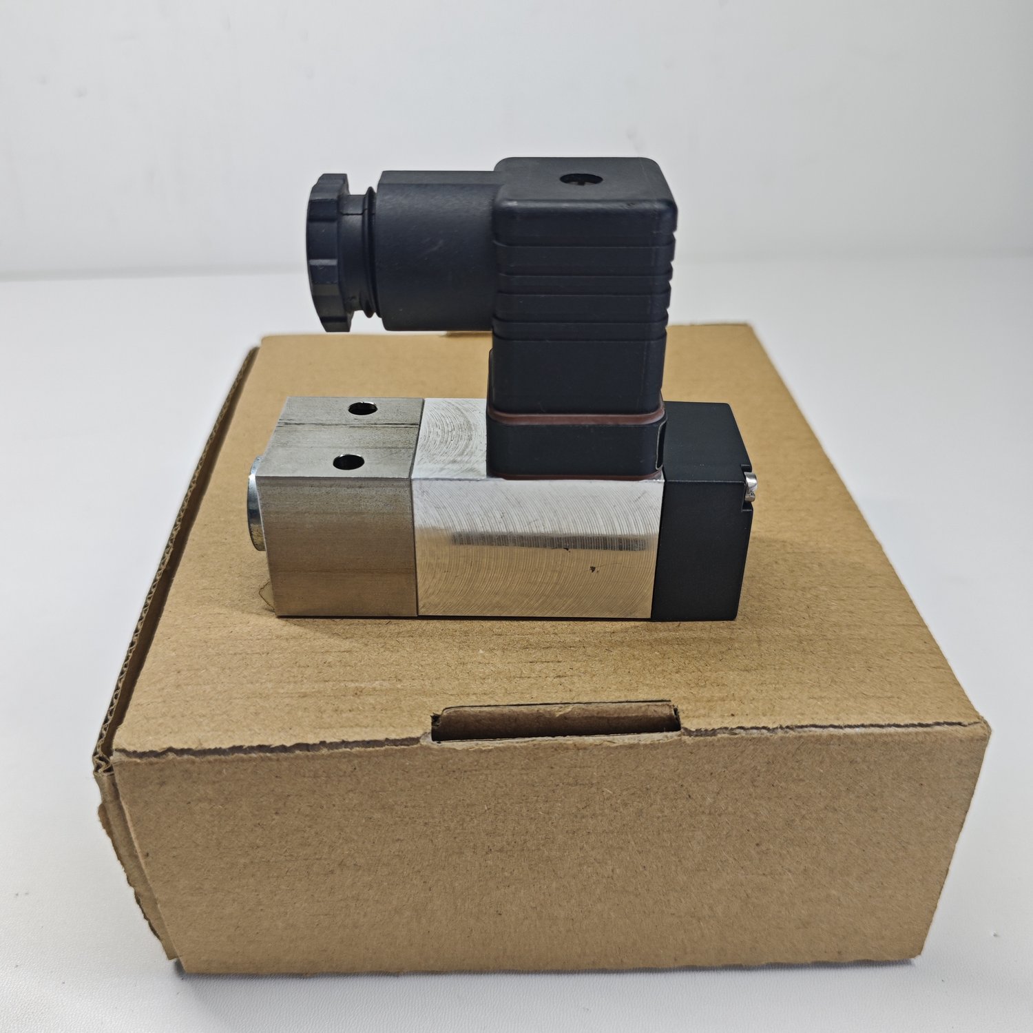 trafag 8244.78.2310 Pressure Transmitter (Picotrans Series) - Image 5