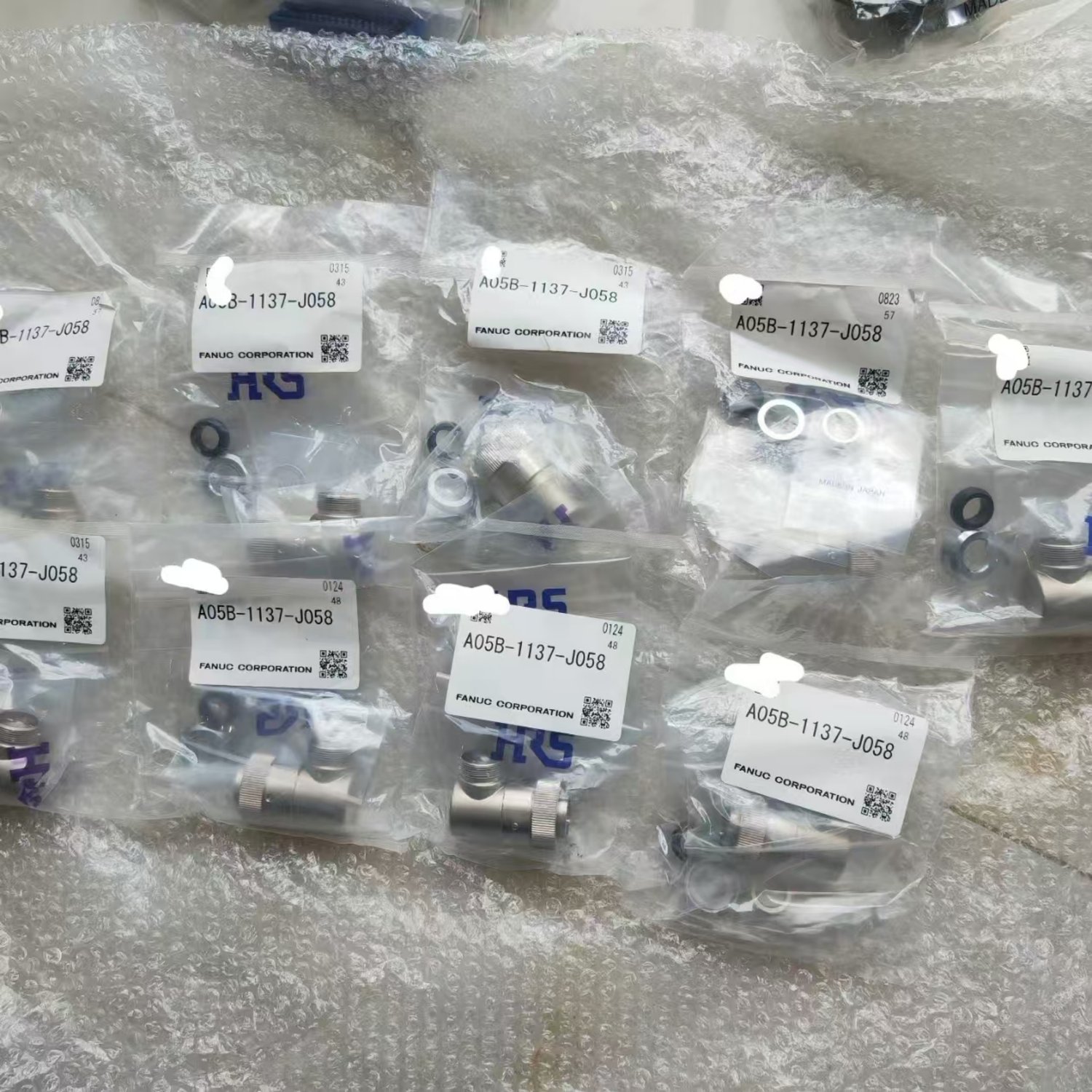 FANUC A05B-1137-J058 End-Effector Connector (LR Mate) - Image 3