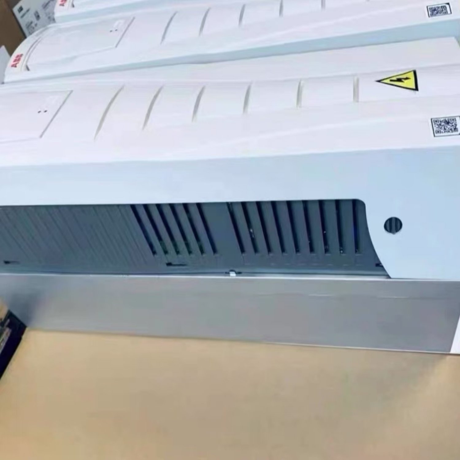 ABB ACS550-01-290A-4 Variable Frequency Drive (VFD) (ACS550) - Image 2