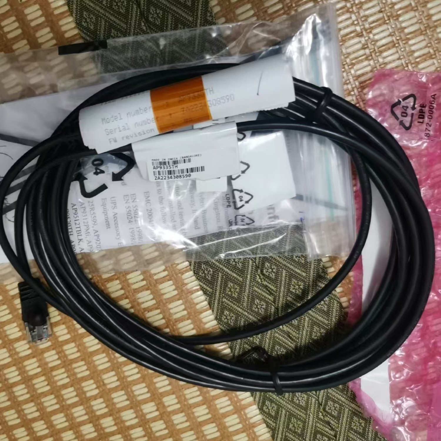 APC AP9335TH Environmental Sensor (NetBotz) - Image 2