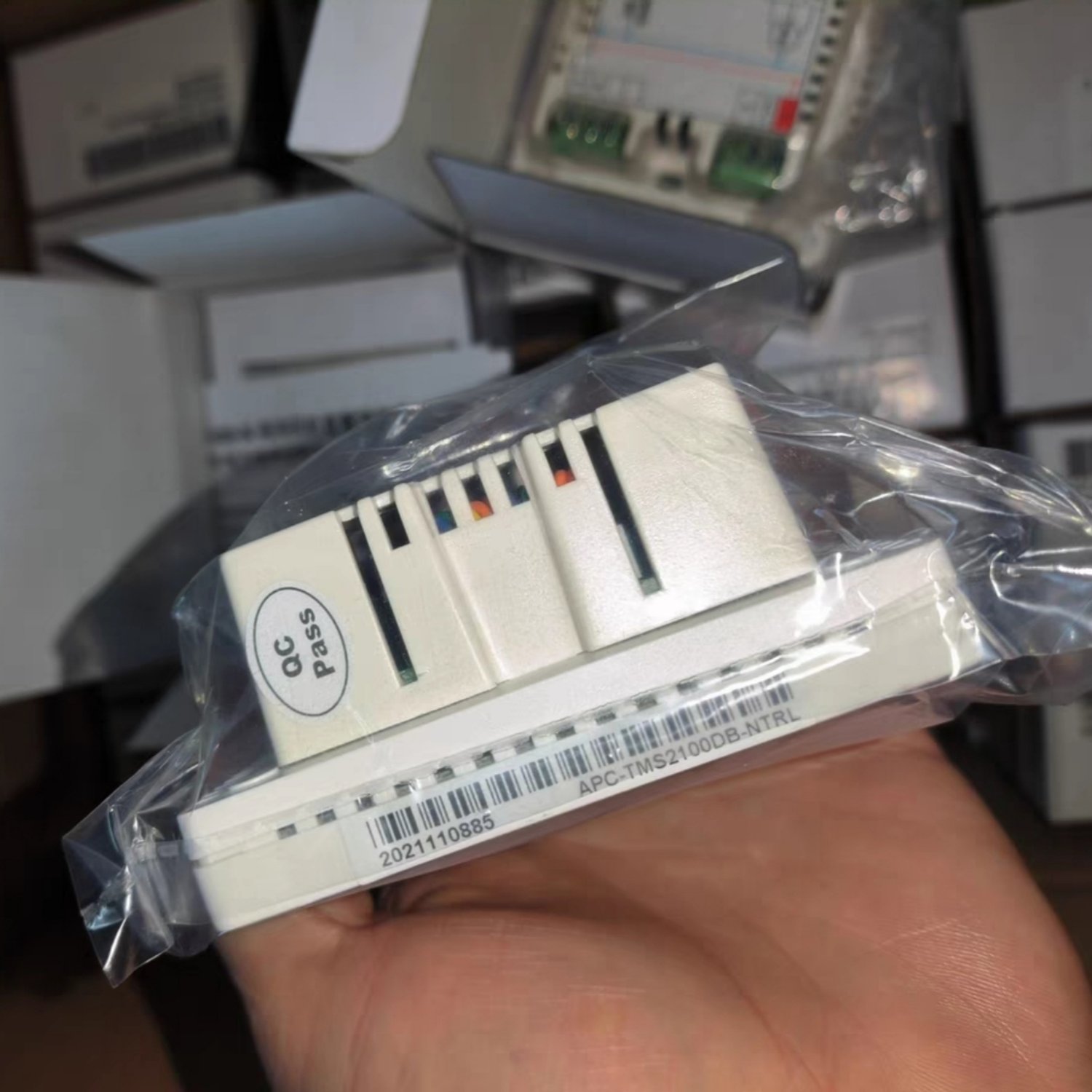 YORK APC-TMS2100DB-NTRL Digital Thermostat (YORK) - Image 2