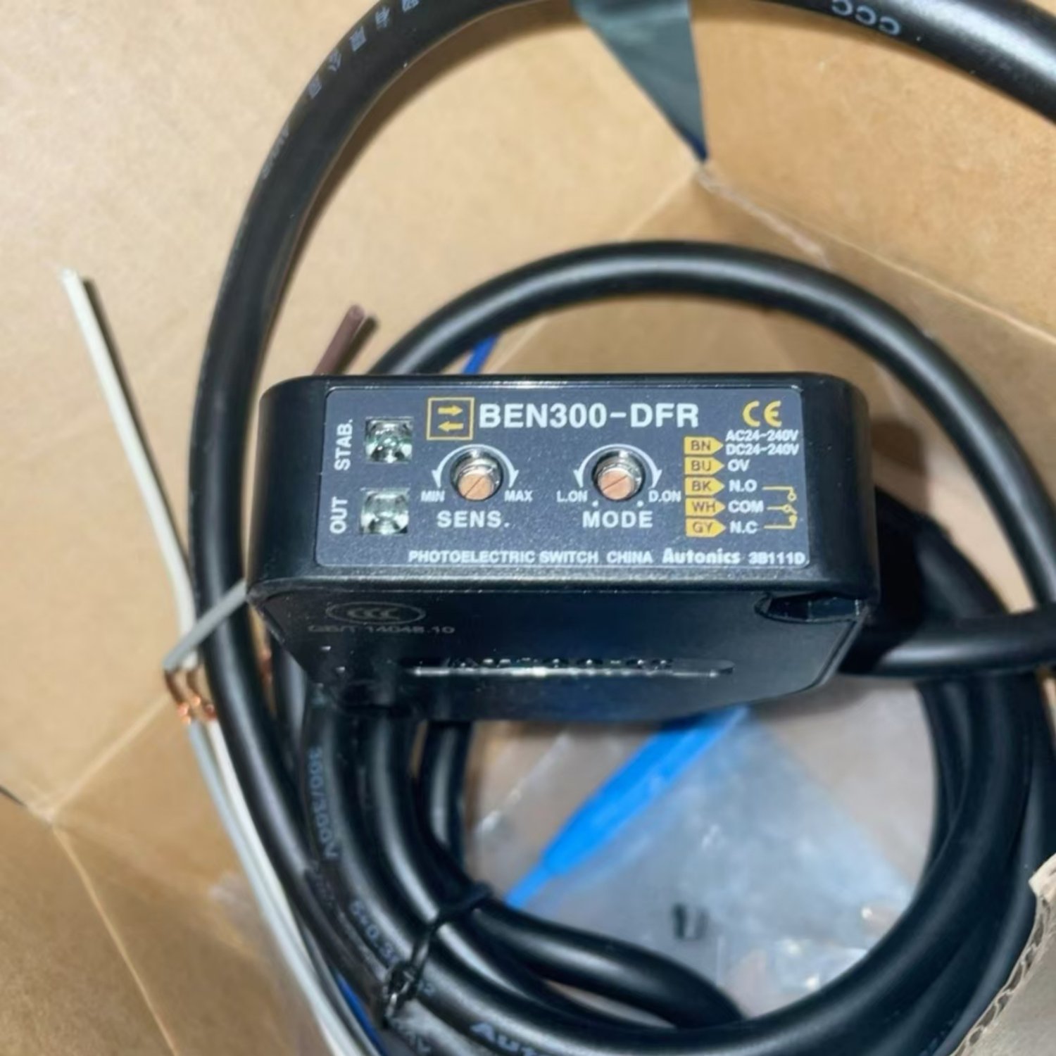 BEN300-DFR AUTONICS Diffuse Reflective Photoelectric Sensor - Image 2