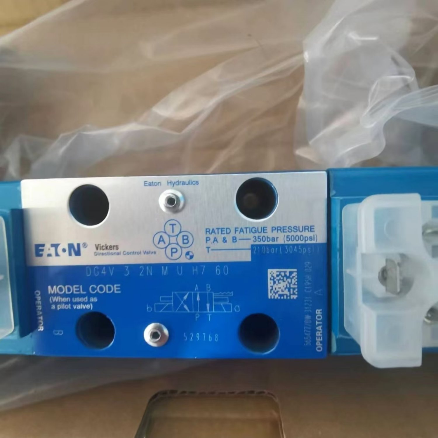 VICKERS DG4V-3-2N-M-U-H7-60 Solenoid Directional Valve (DG4V) - Image 2