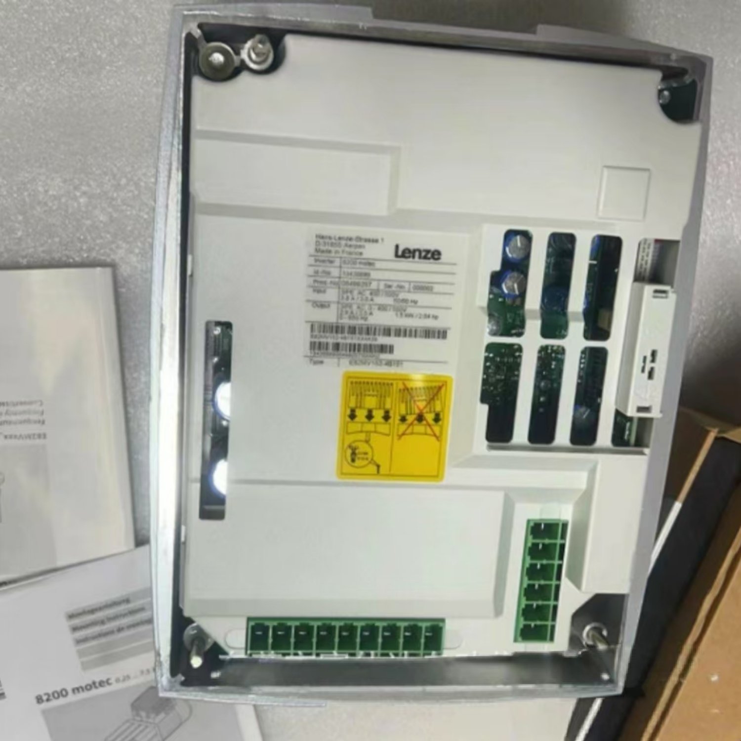 LENZE E82MV302-4B151 Decentralized Frequency Inverter (8200 motec Series)