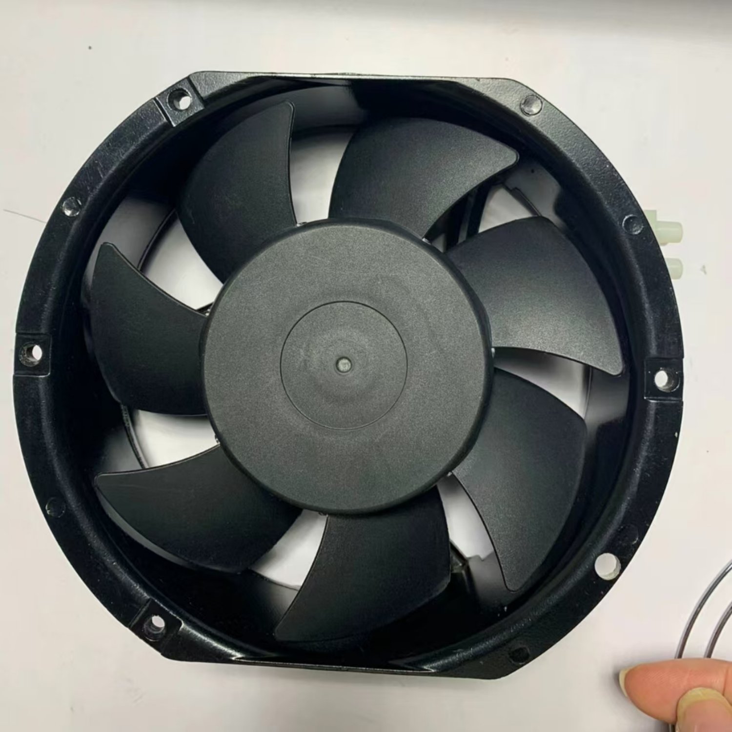 LEIPOLE F2E-150S-230 Industrial AC Axial Cooling Fan (F2E-150 Series) - Image 2