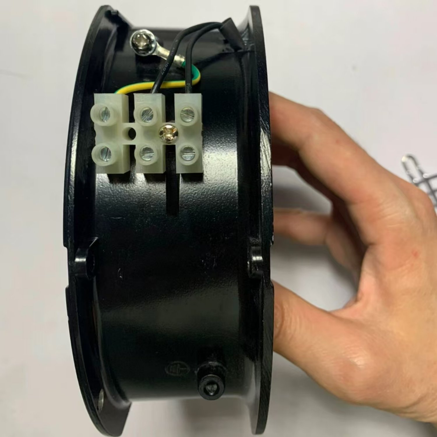 LEIPOLE F2E-150S-230 Industrial AC Axial Cooling Fan (F2E-150 Series) - Image 3