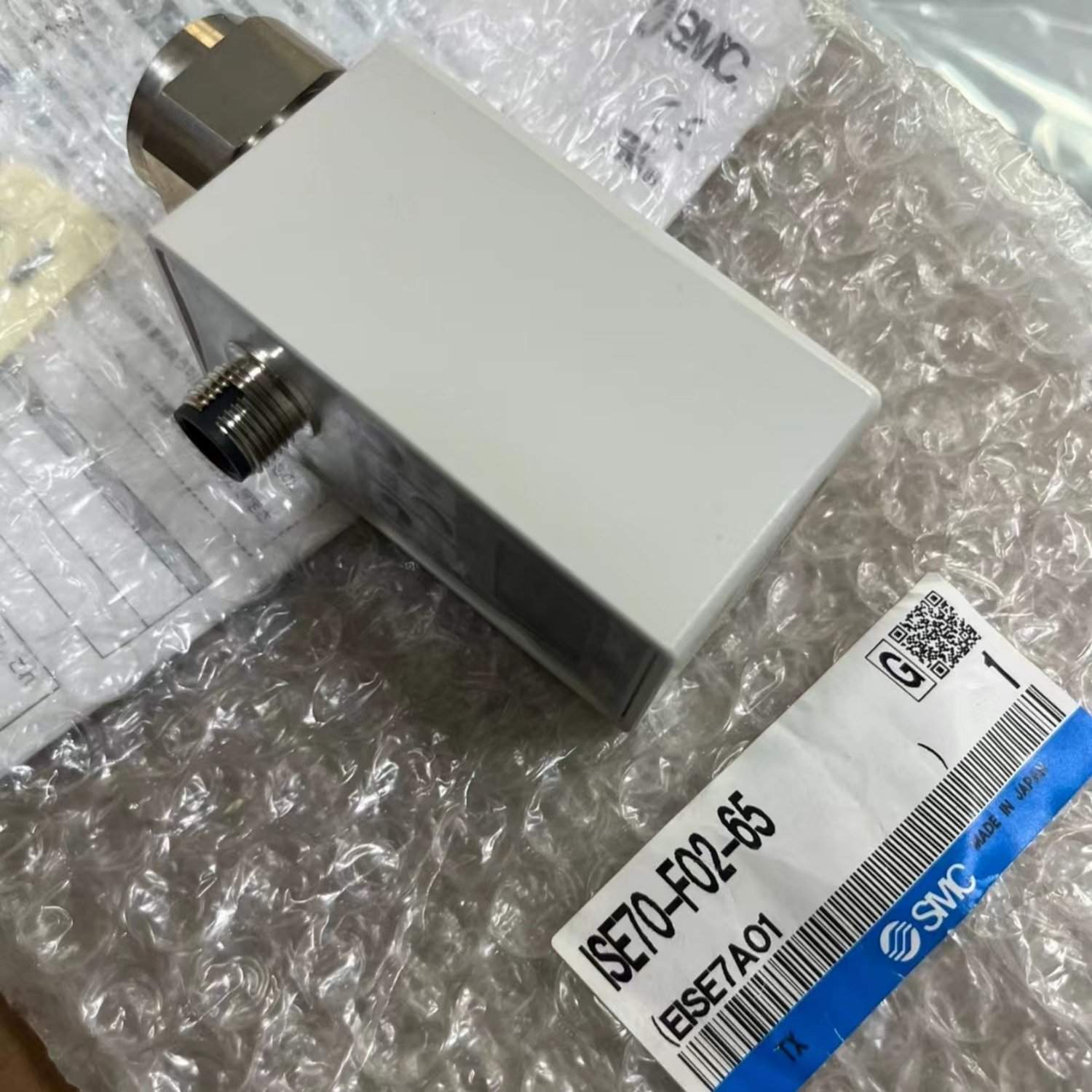 SMC ISE70-F02-65 Digital Pressure Switch (ISE70) - Image 3