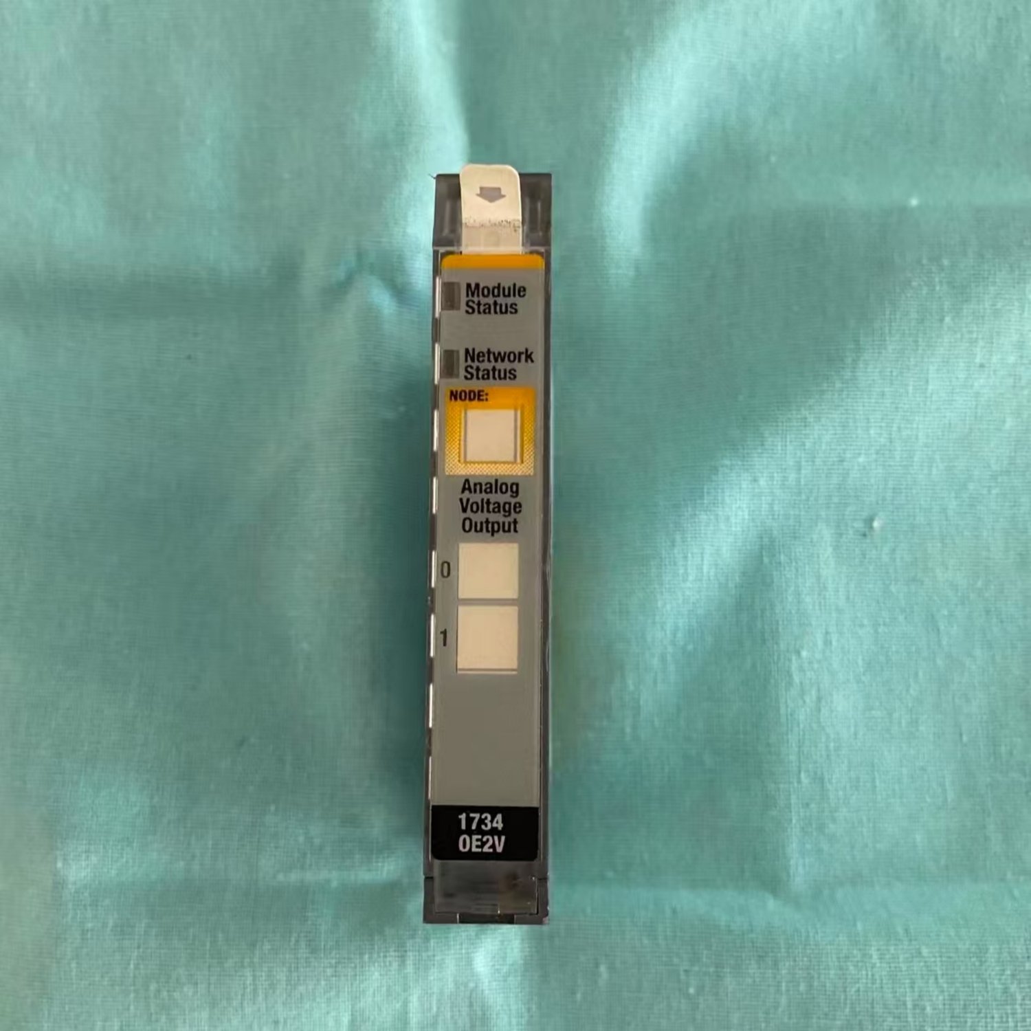 Allen-Bradley 1734-OE2V Analog Output Module - Image 2