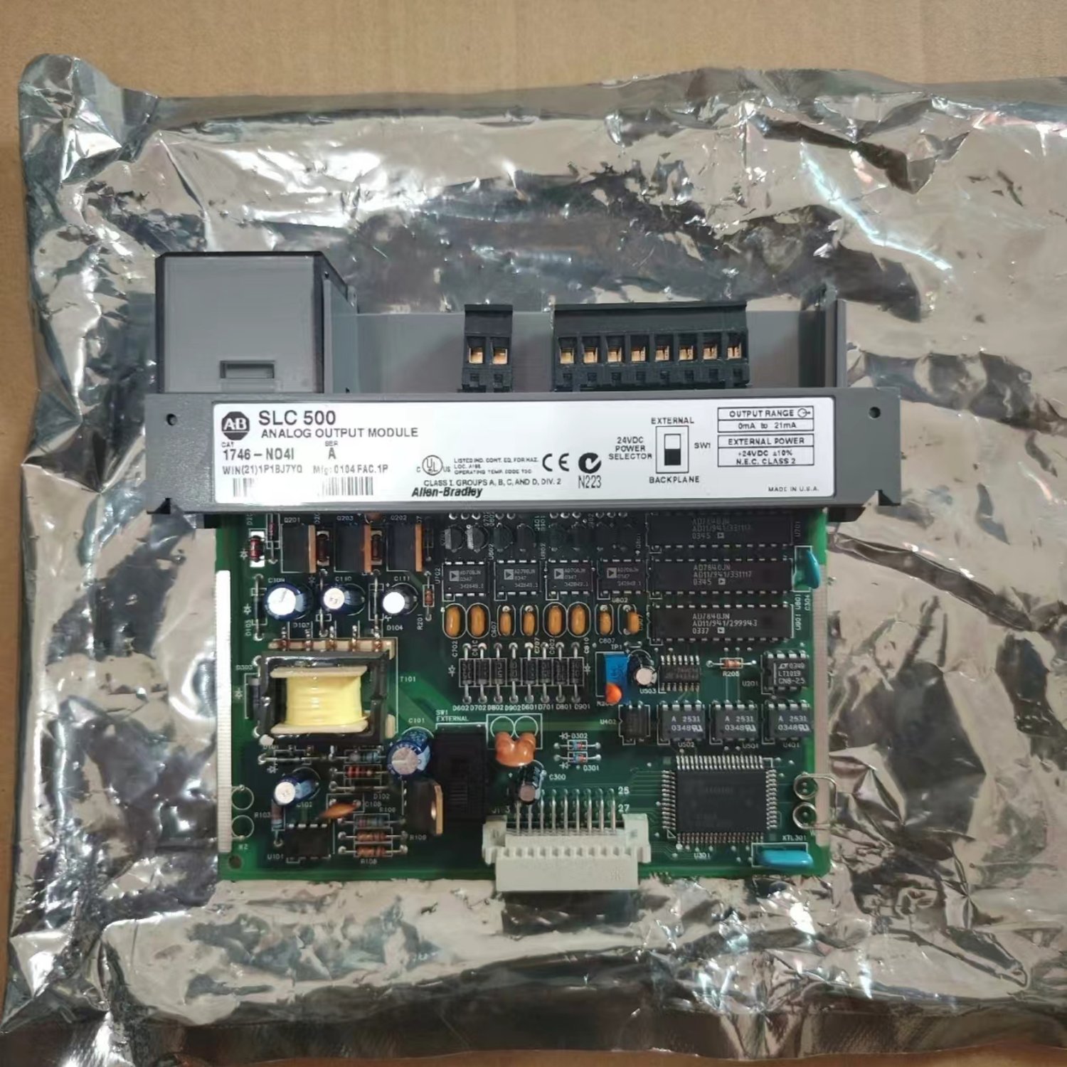 Allen-Bradley 1746-NIO4I Combination Analog I/O Module - Image 2
