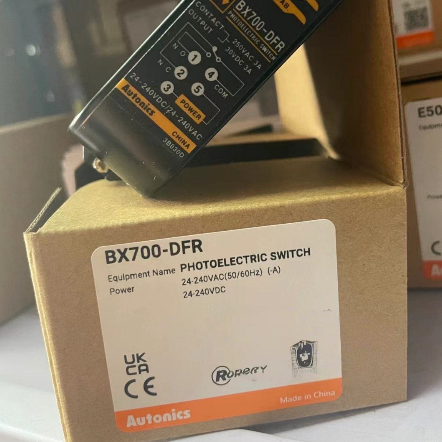Autonics BX700-DFR Universal AC/DC Photoelectric Sensor - Image 3