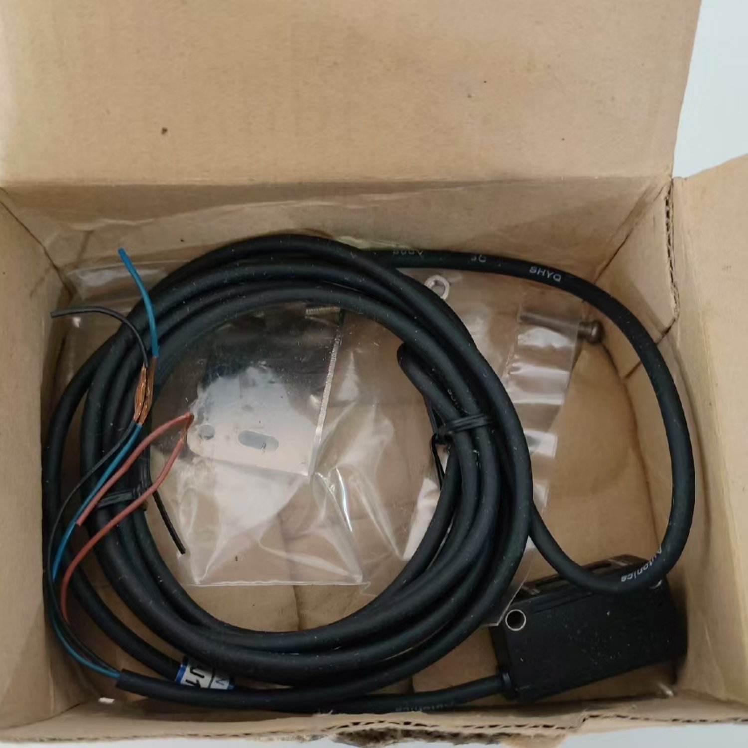 Autonics BYD100-DDT Compact Diffuse Reflective Photoelectric Sensor - Image 3