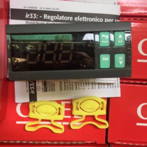 CAREL IR33S0ER00 Temperature Controller