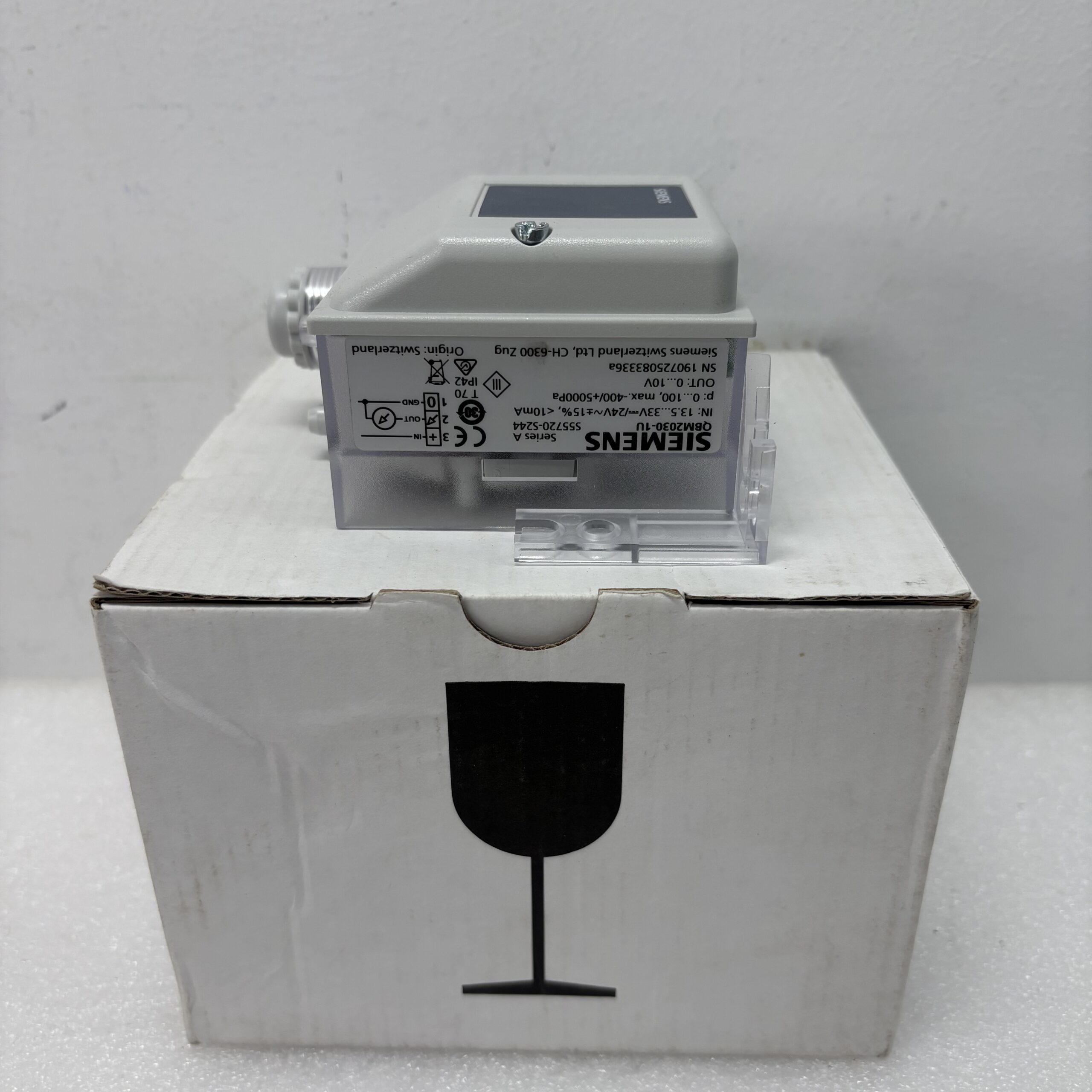 SIEMENS QBM2030-1U Differential Pressure Sensor - Image 3