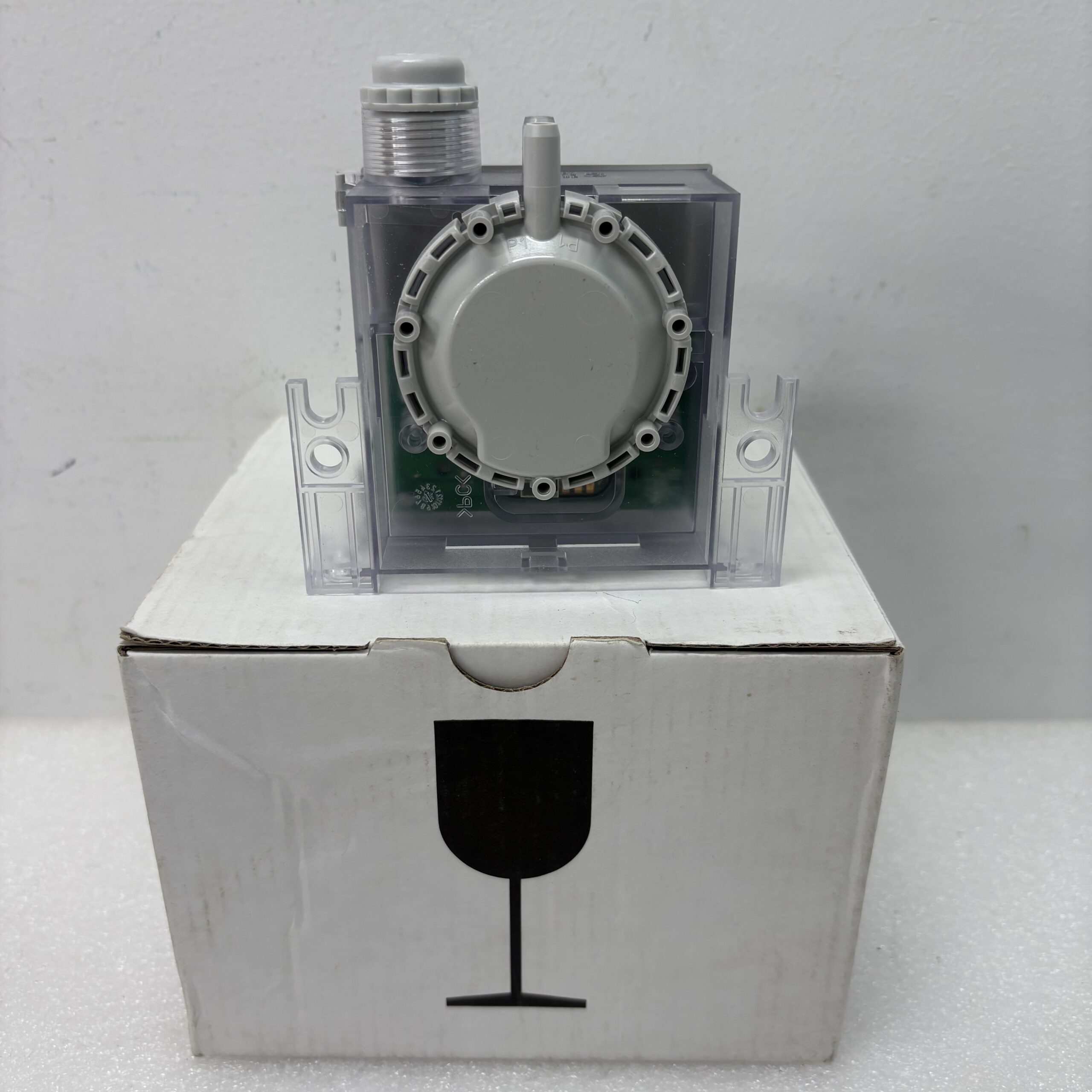 SIEMENS QBM2030-1U Differential Pressure Sensor - Image 7