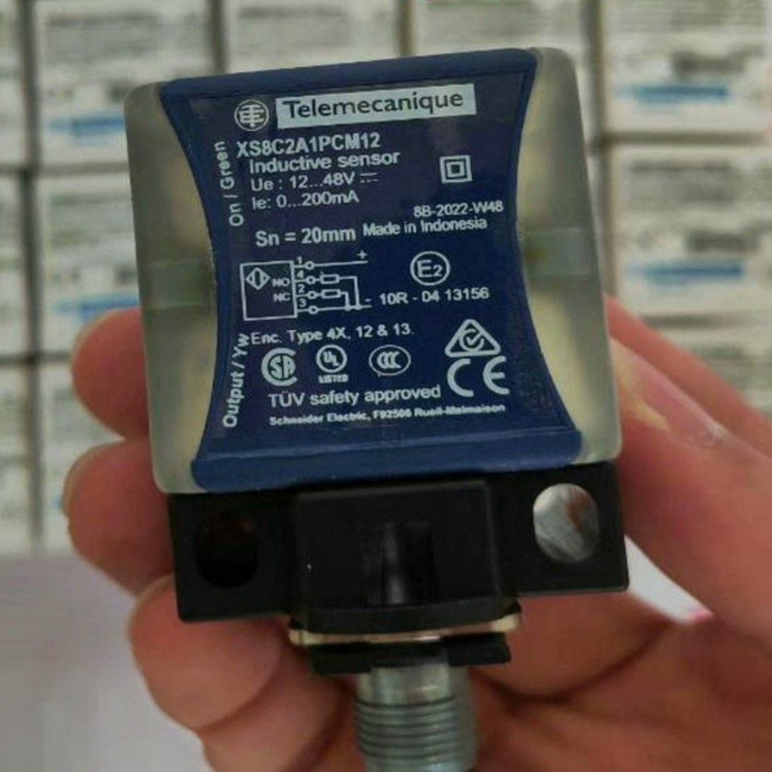 Telemecanique Sensors XS8C2A1PCM12 Inductive Proximity Sensor - Image 2