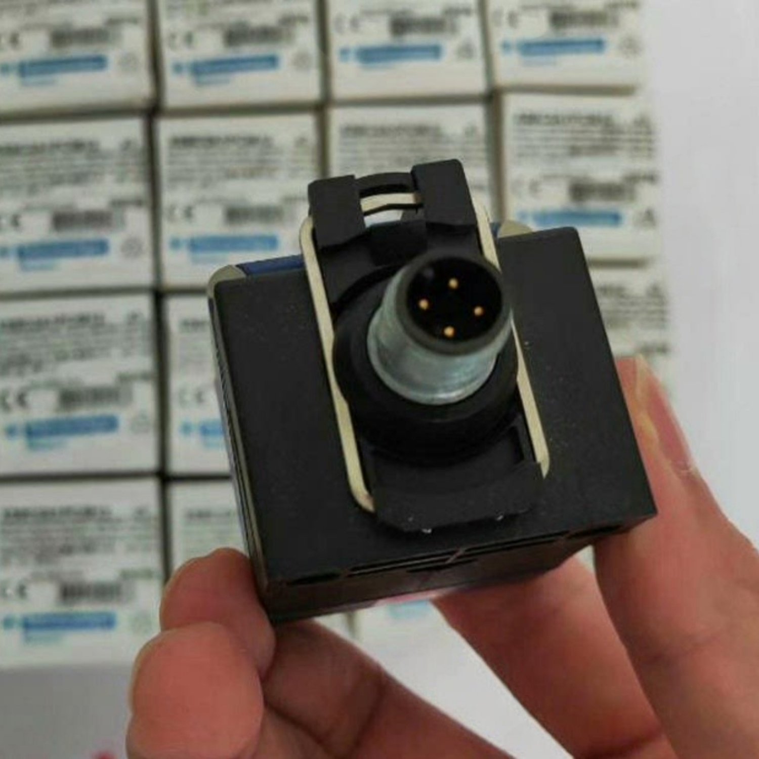 Telemecanique Sensors XS8C2A1PCM12 Inductive Proximity Sensor - Image 3