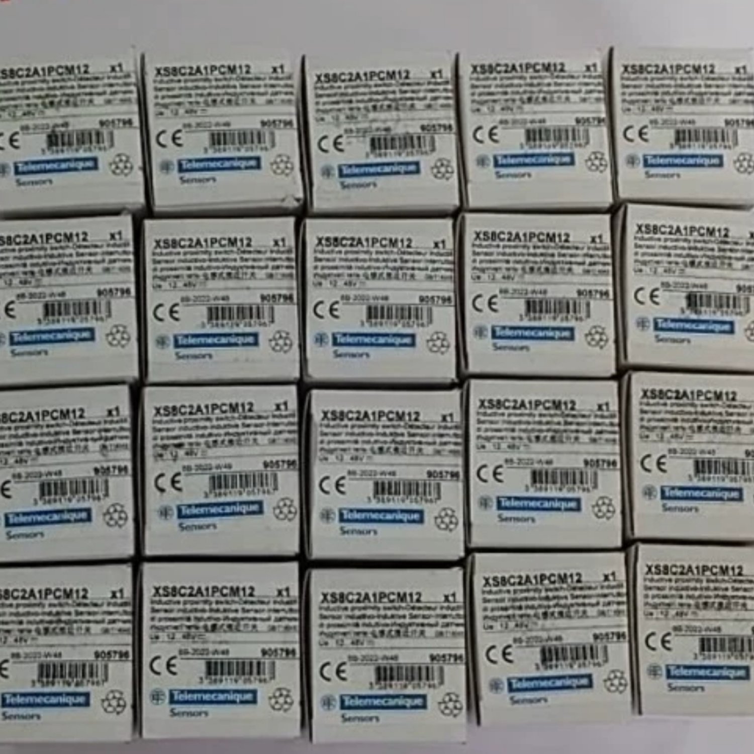 Telemecanique Sensors XS8C2A1PCM12 Inductive Proximity Sensor - Image 4