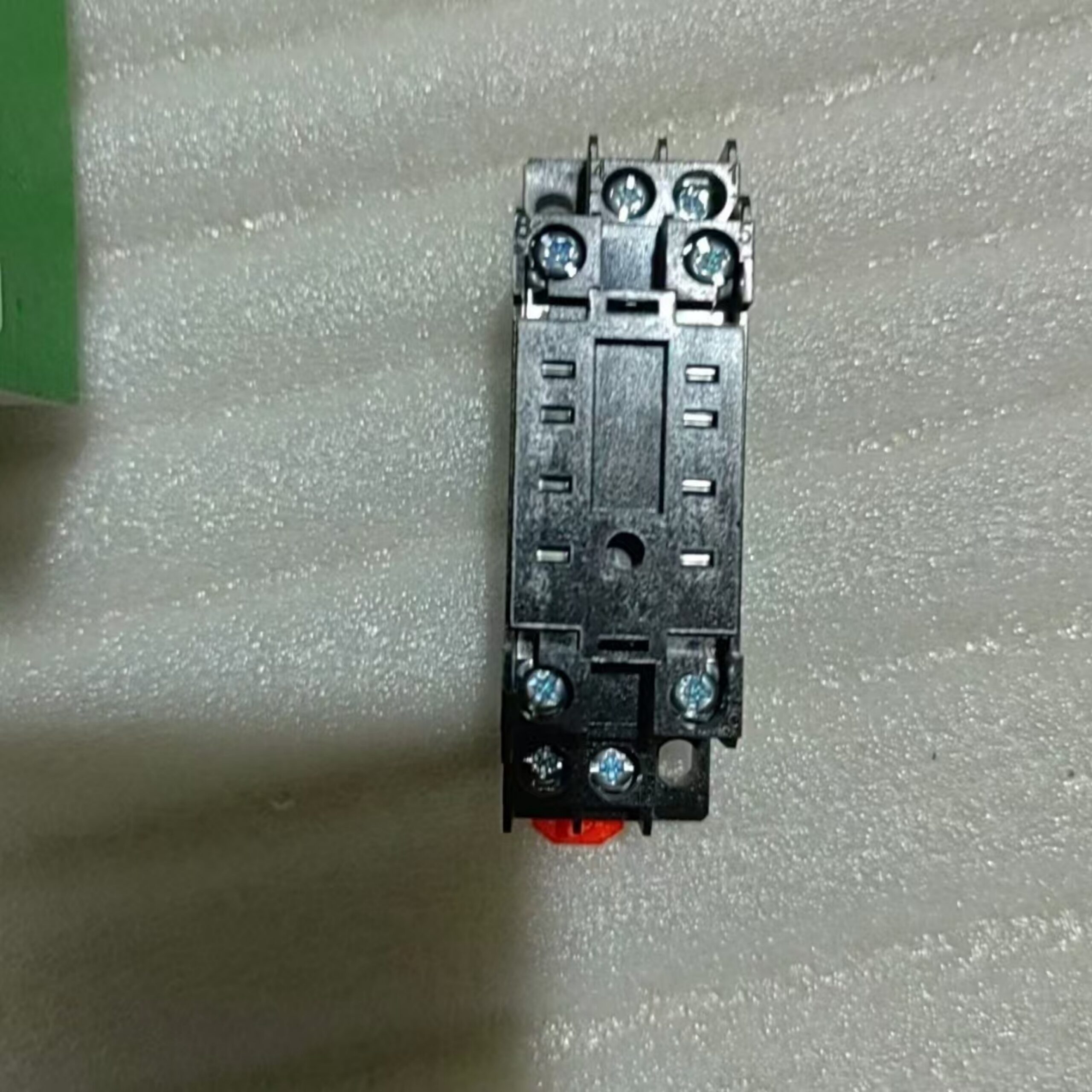 Schneider Electric RXZE1M2C Plug-in Relay Socket – product view 2
