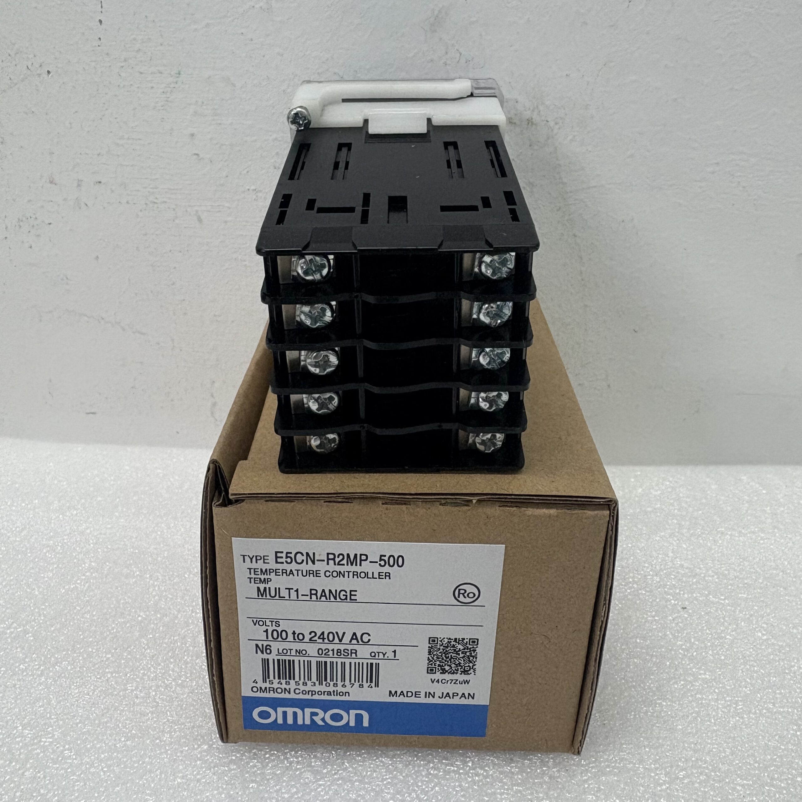 OMRON E5CN-R2MP-500 Digital Temperature Controller – product view 4