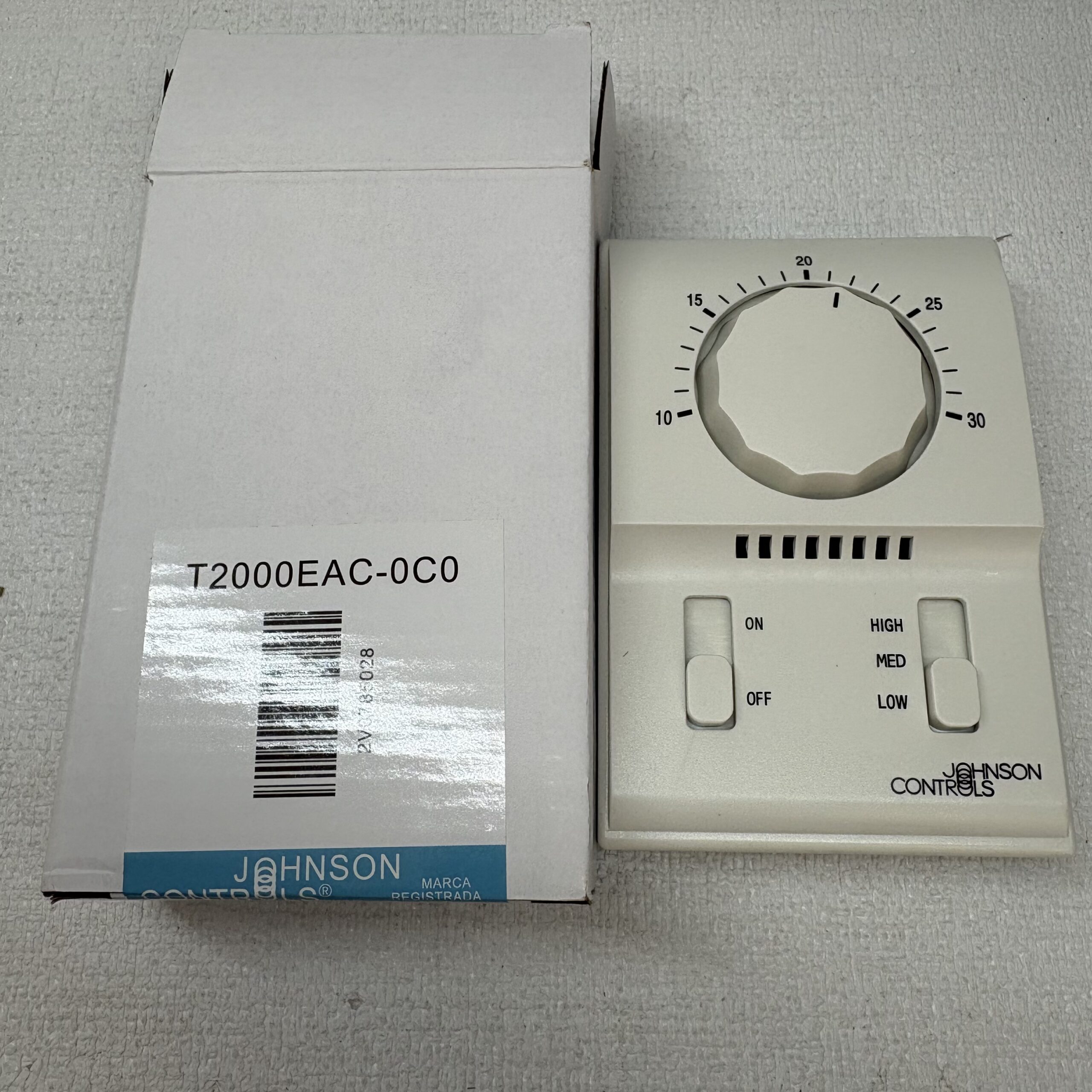 Johnson Controls T2000EAC-0C0 Fan Coil Thermostat – product view 1