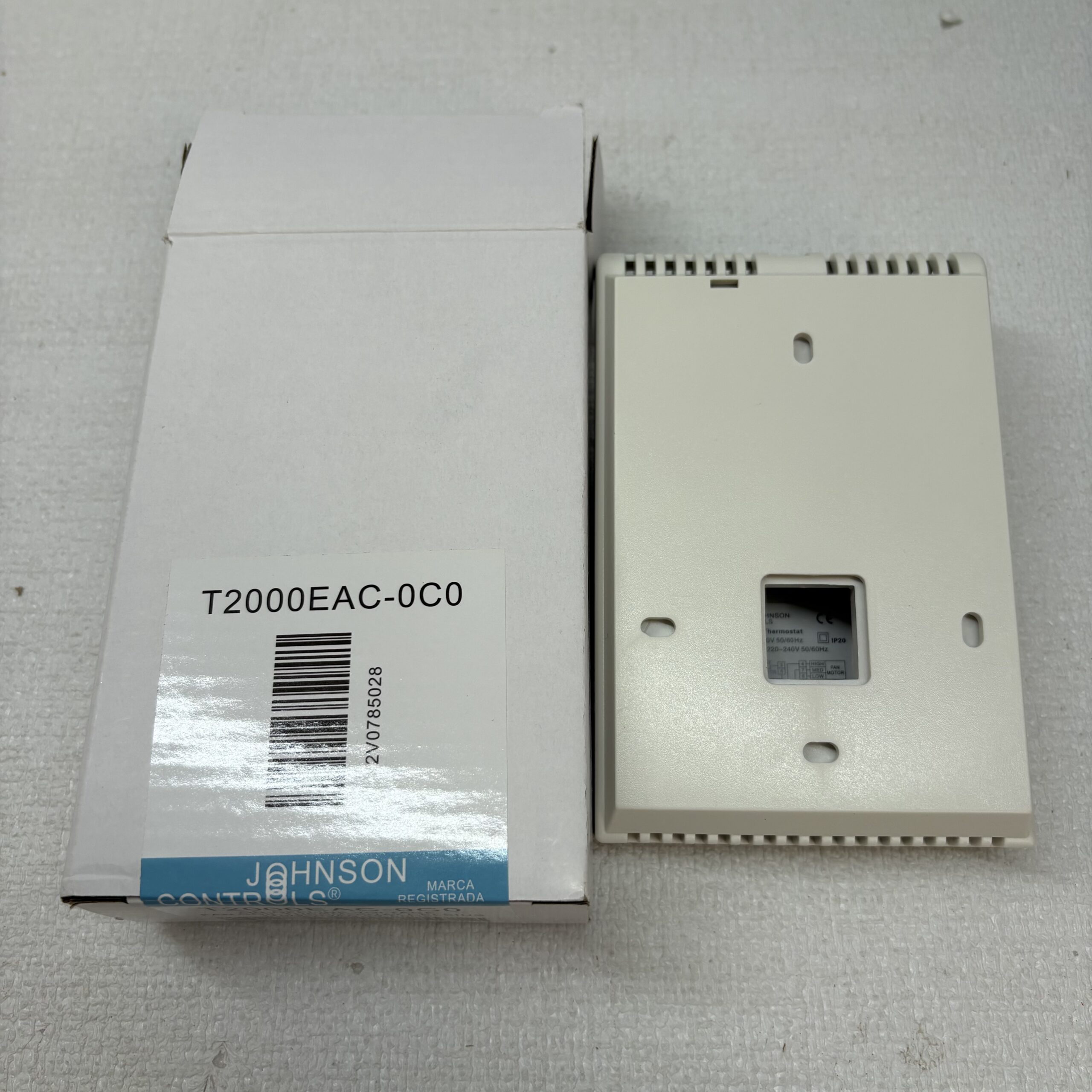 Johnson Controls T2000EAC-0C0 Fan Coil Thermostat – product view 2