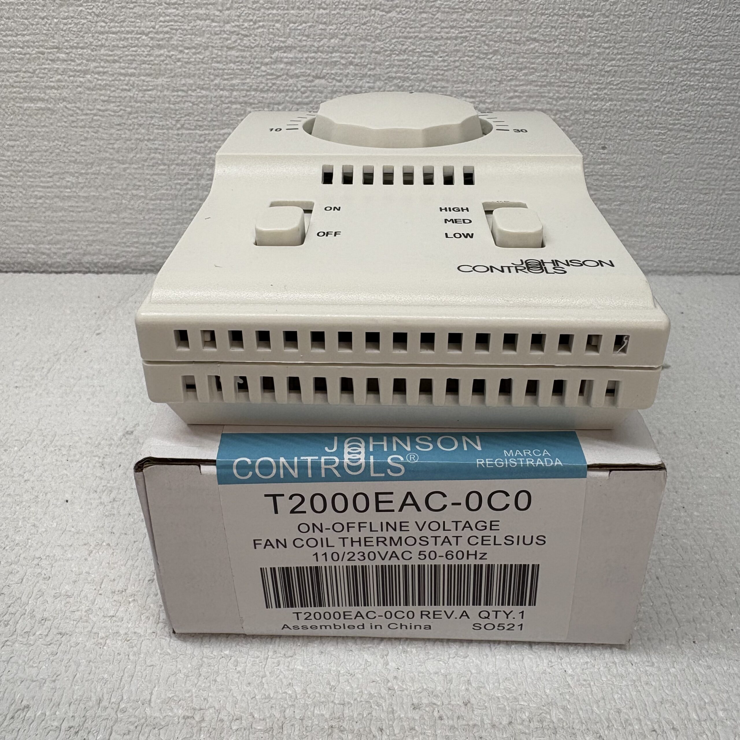 Johnson Controls T2000EAC-0C0 Fan Coil Thermostat – product view 4