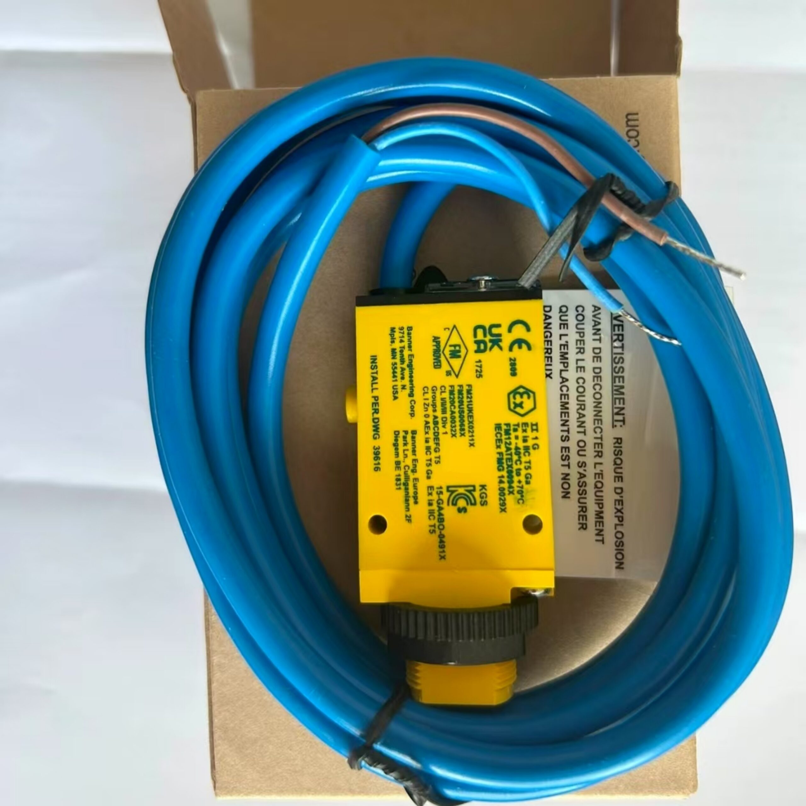 Banner MIAD9D Diffuse Photoelectric Sensor – product view 2