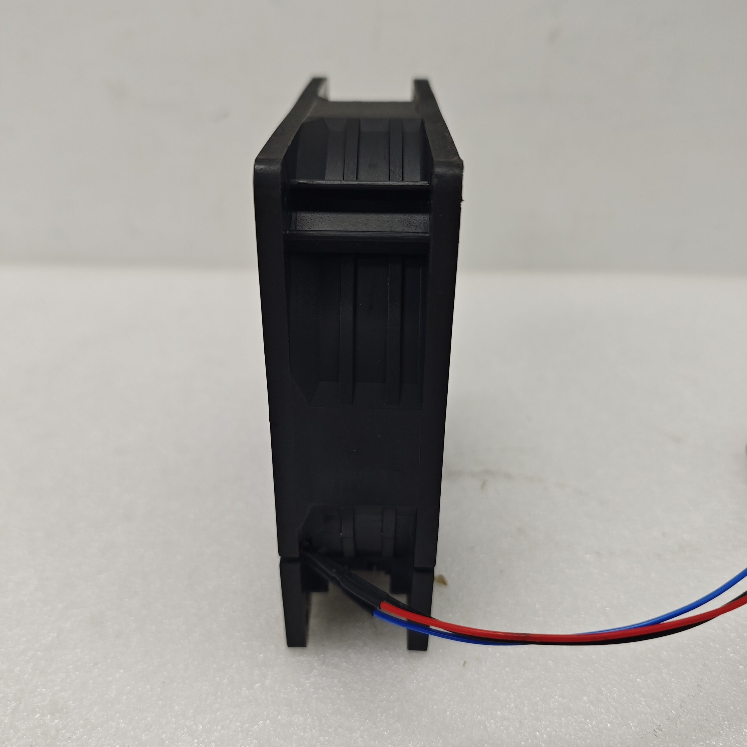Delta EFB1324SHE-5H71 DC Axial Cooling Fan – product view 3