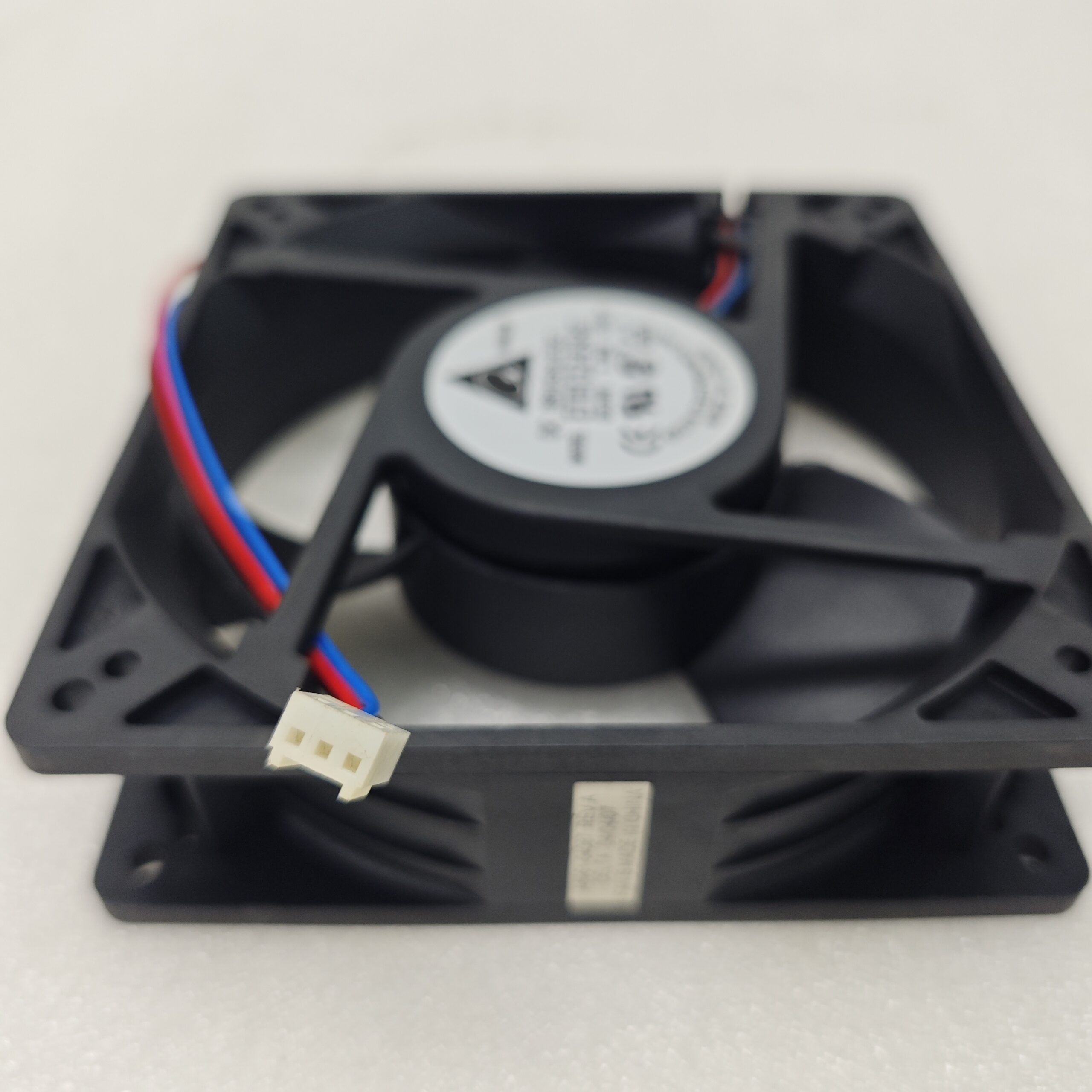 Delta EFB1324SHE-5H71 DC Axial Cooling Fan – product view 5