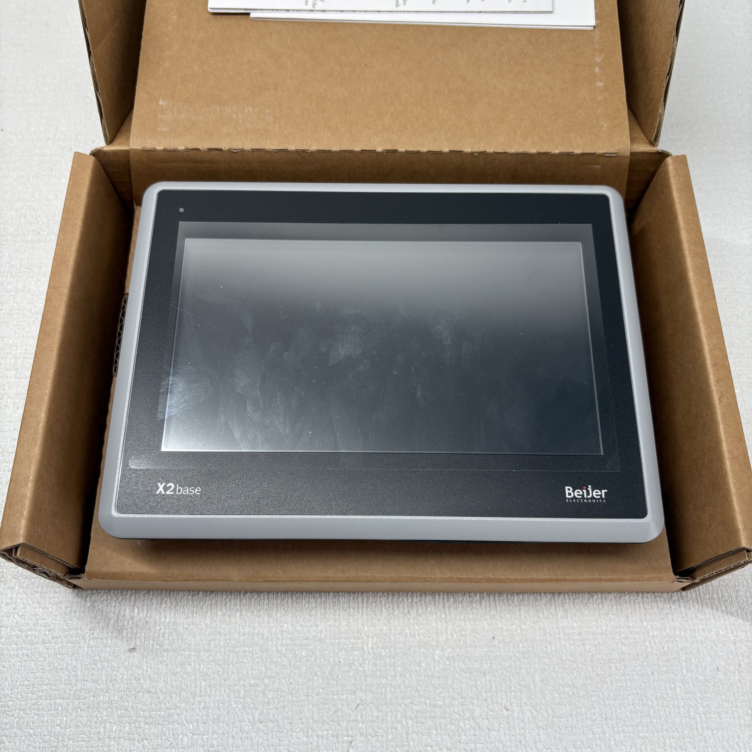 Beijer Electronics X2 base 7-F2-ADP Touchscreen Operator Panel – product view 2