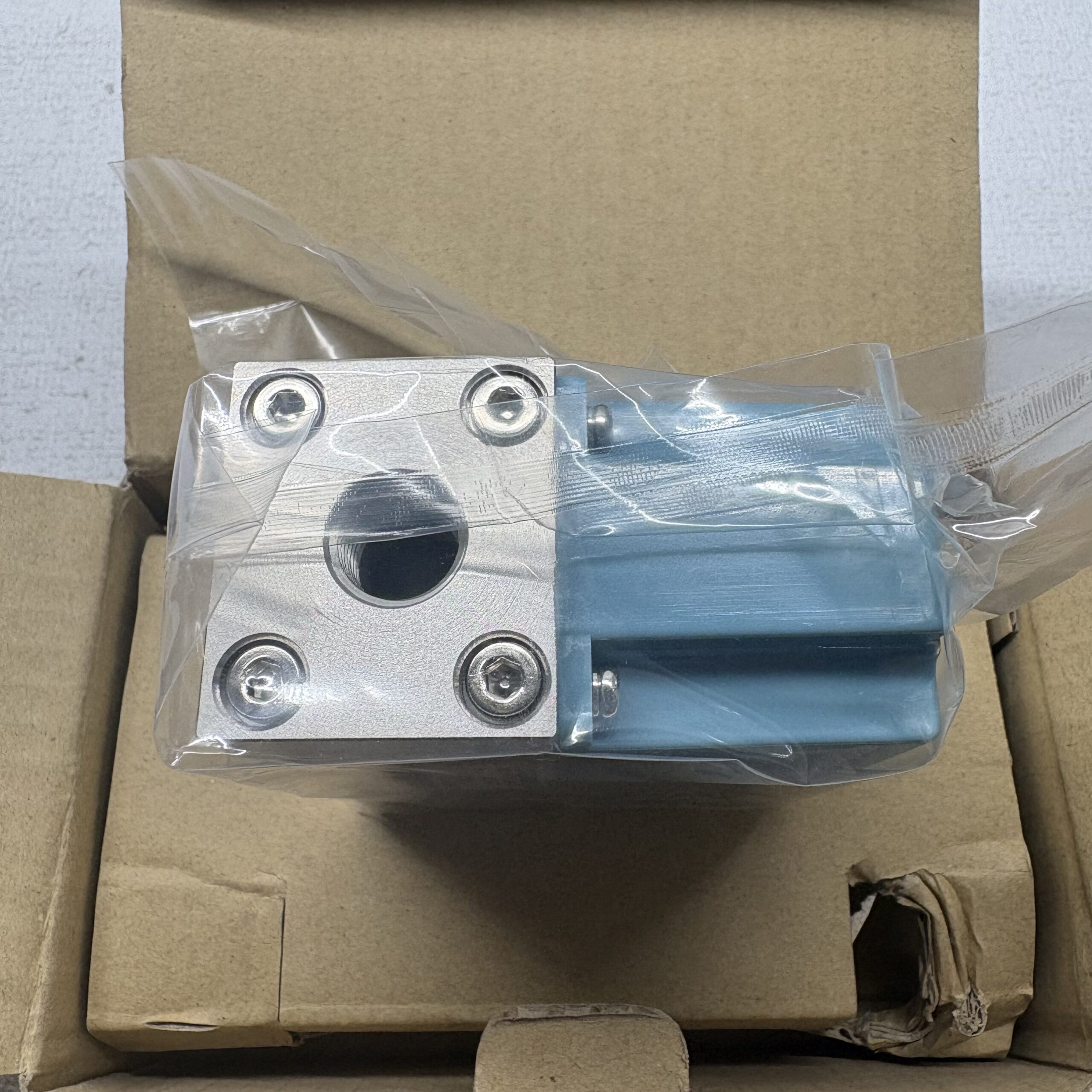 Azbil CMS0050BSRN200100 Gas Mass Flow Meter – product view 6