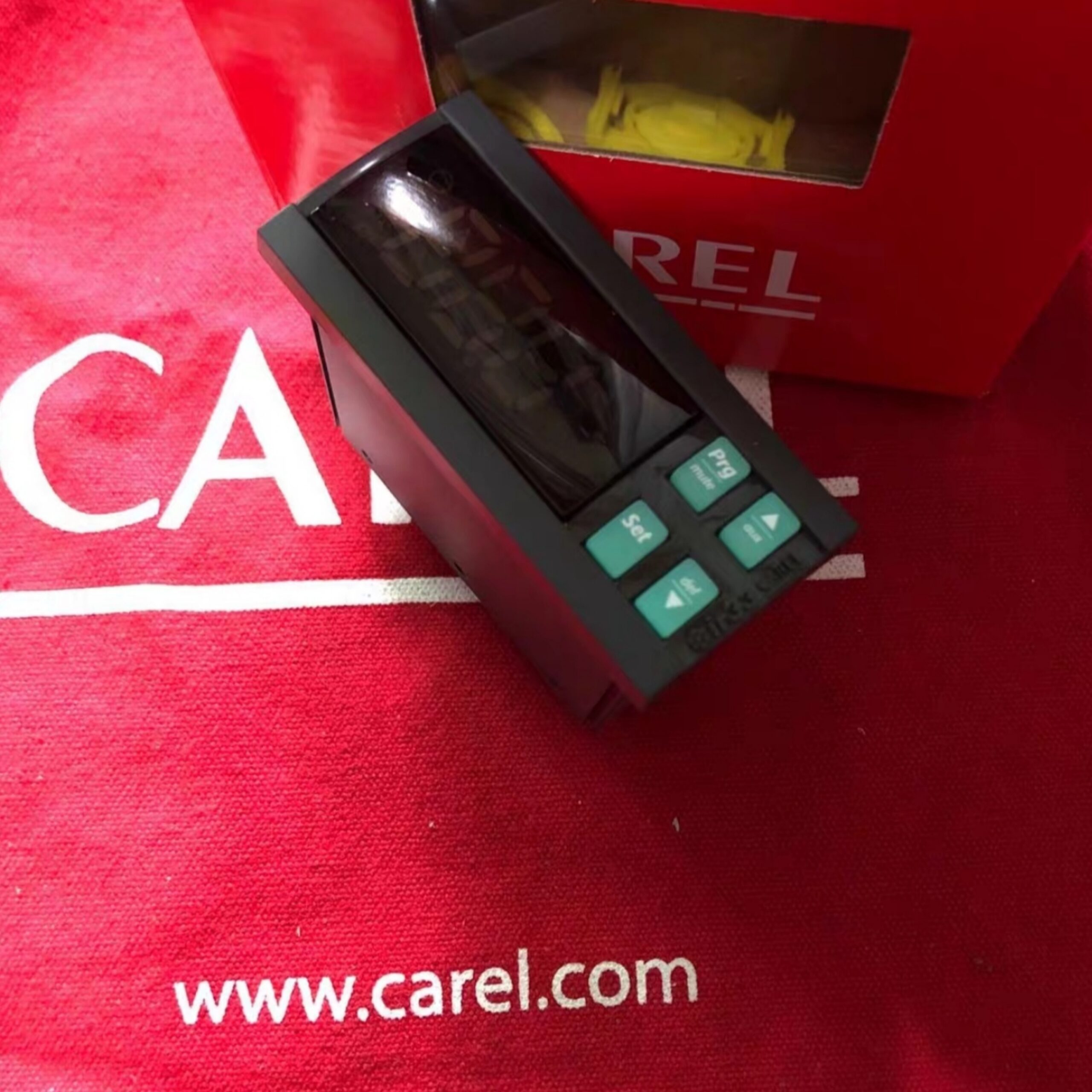 CAREL IR33Y0LR00 Digital Refrigeration Controller – product view 1