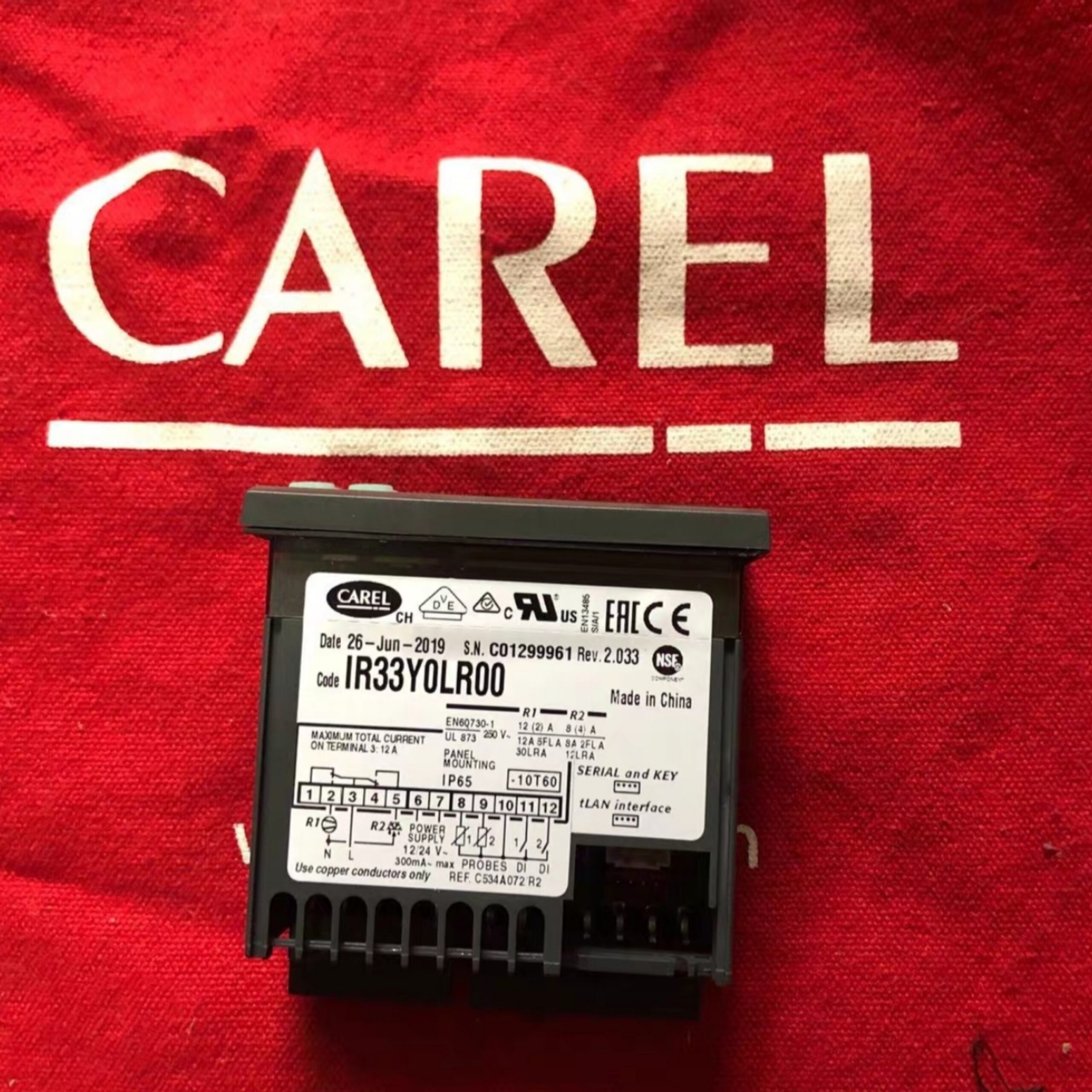 CAREL IR33Y0LR00 Digital Refrigeration Controller – product view 2