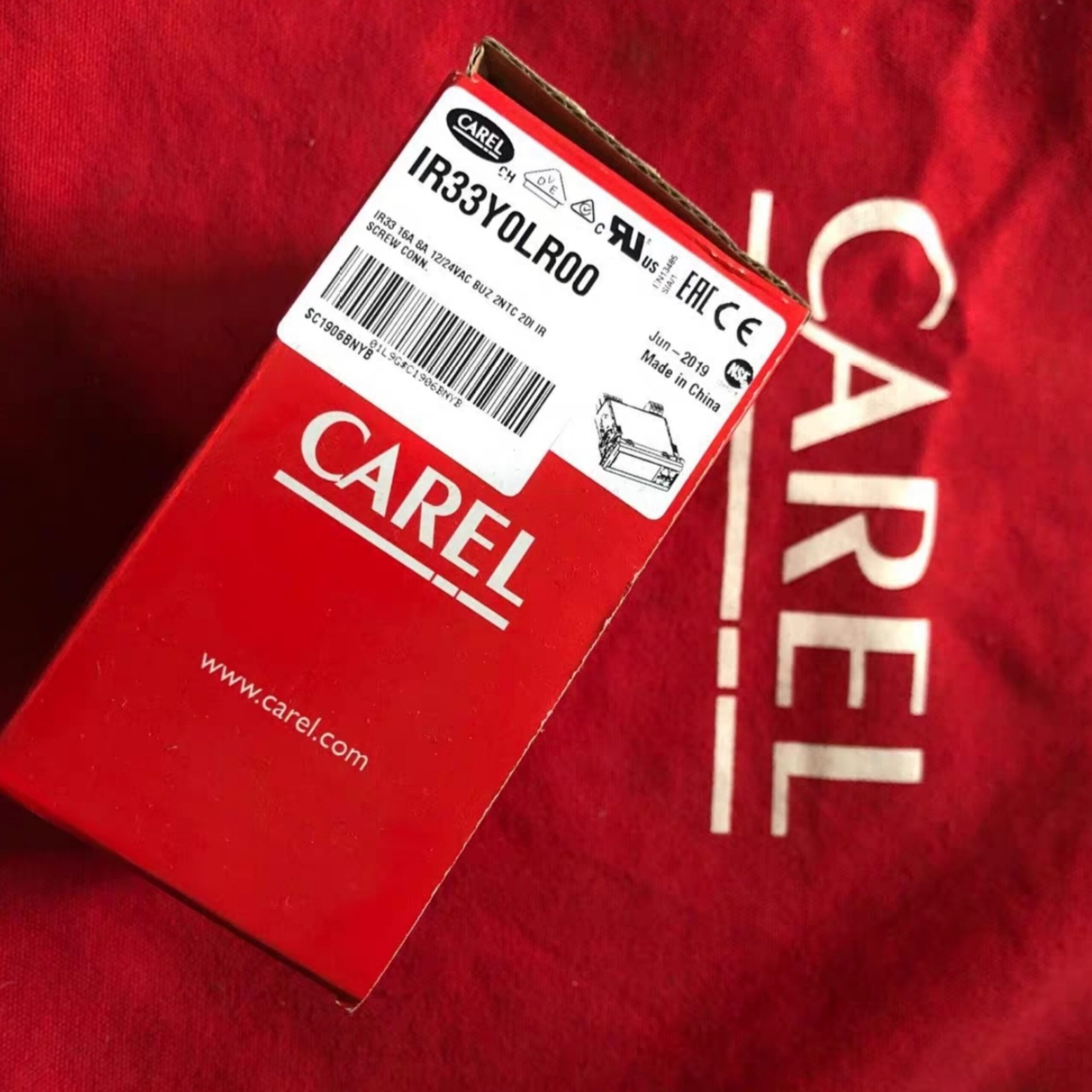 CAREL IR33Y0LR00 Digital Refrigeration Controller – product view 4
