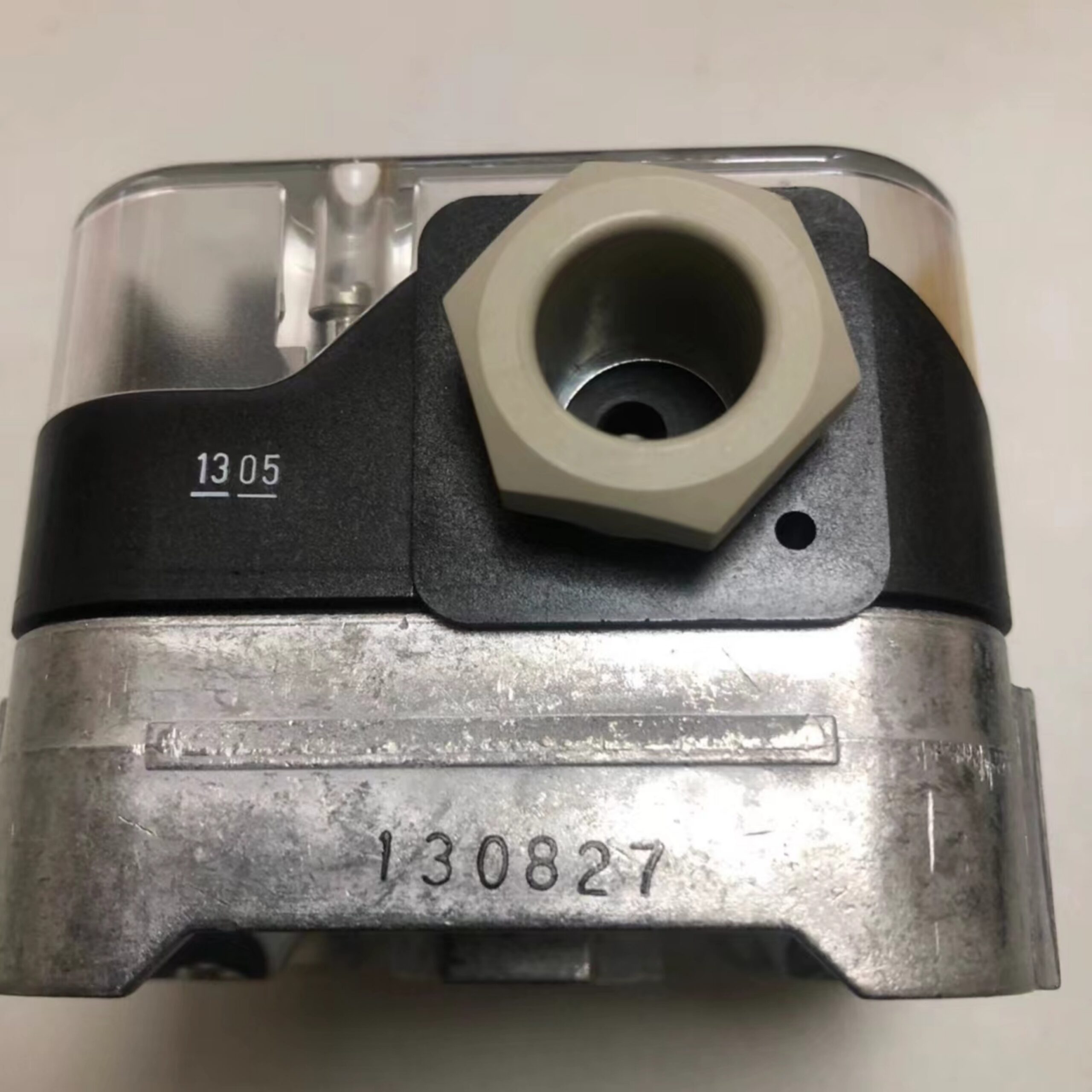 DUNGS LGW 150 A4 Differential Pressure Switch – product view 2