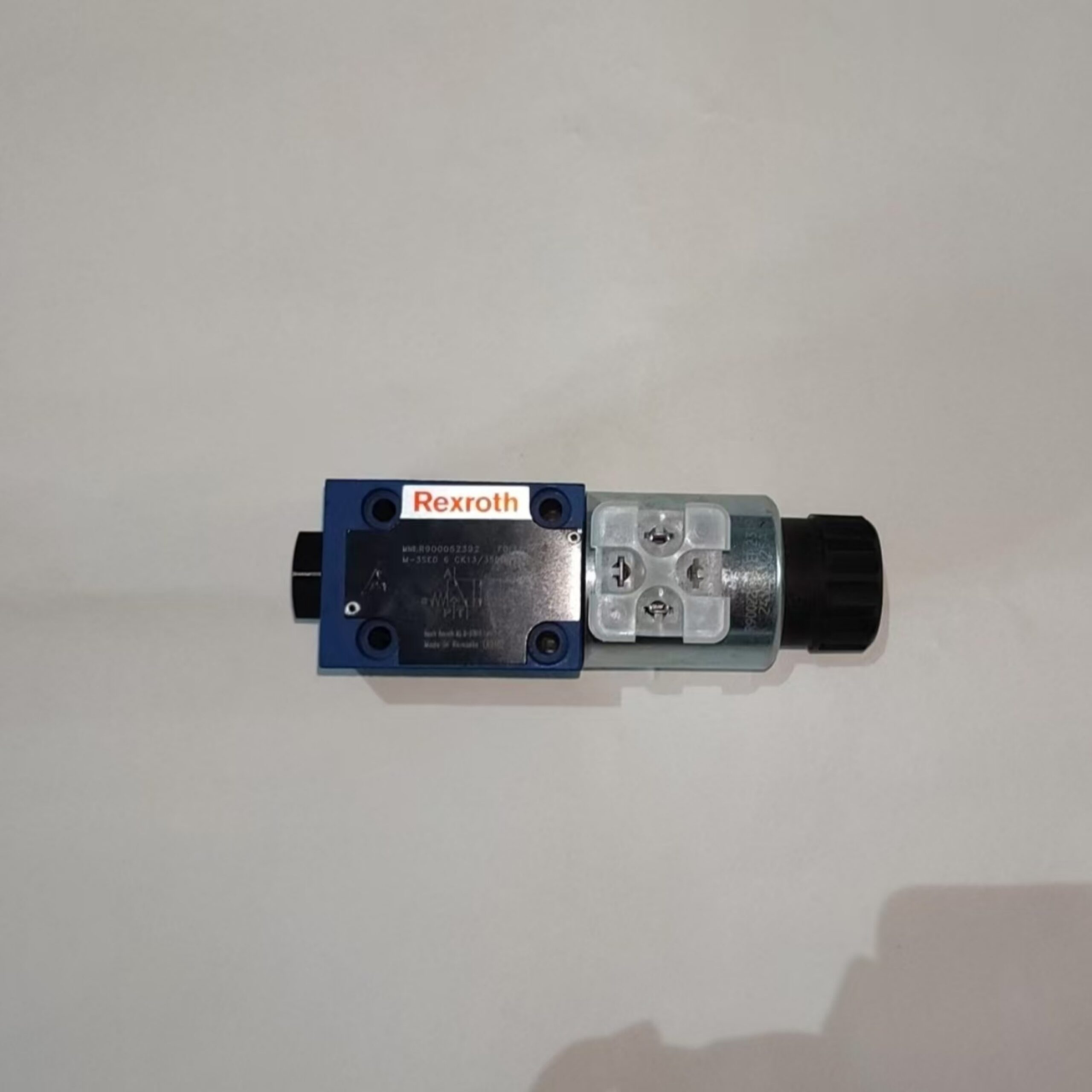 Bosch Rexroth R900052392 Directional Poppet Valve – product view 1