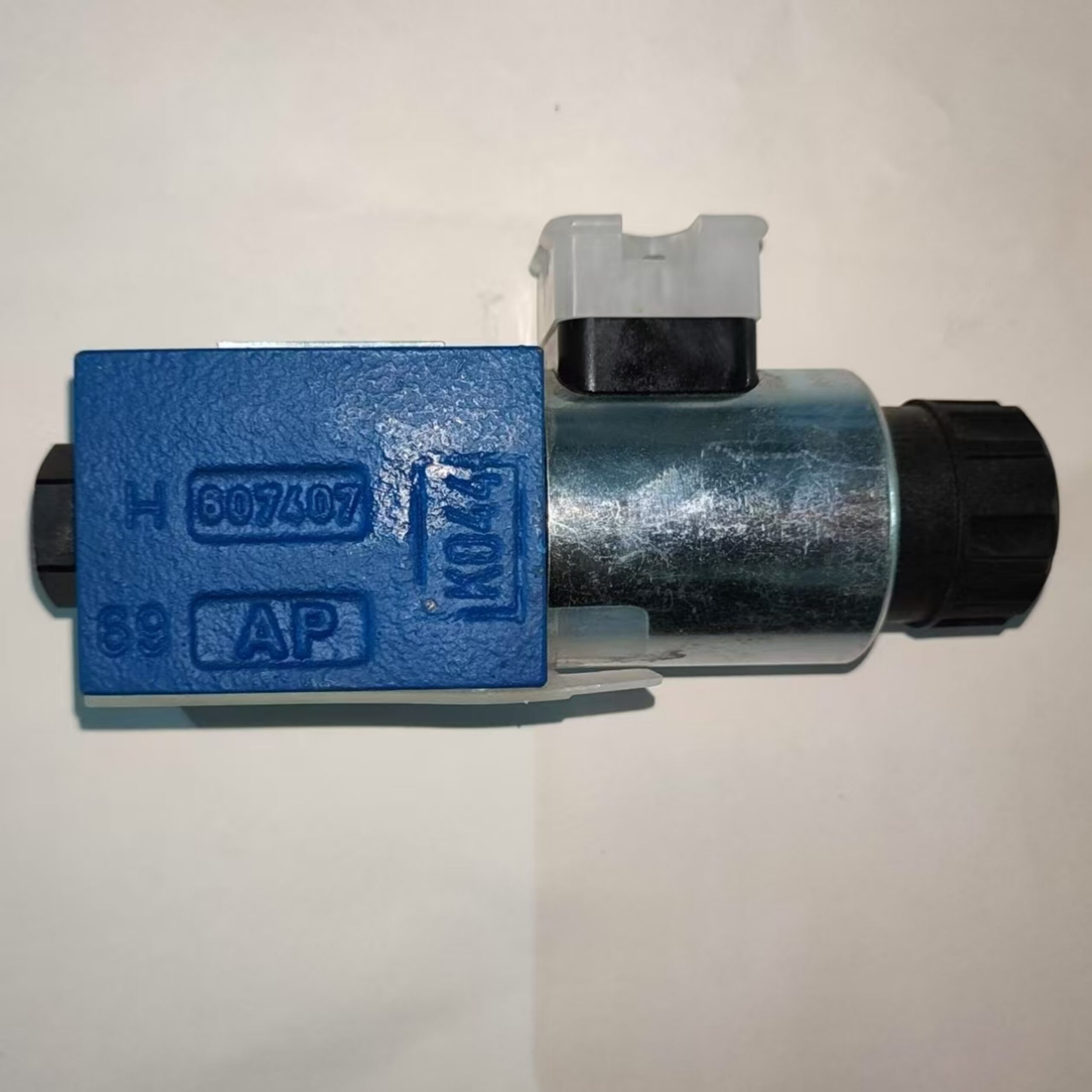 Bosch Rexroth R900052392 Directional Poppet Valve – product view 3