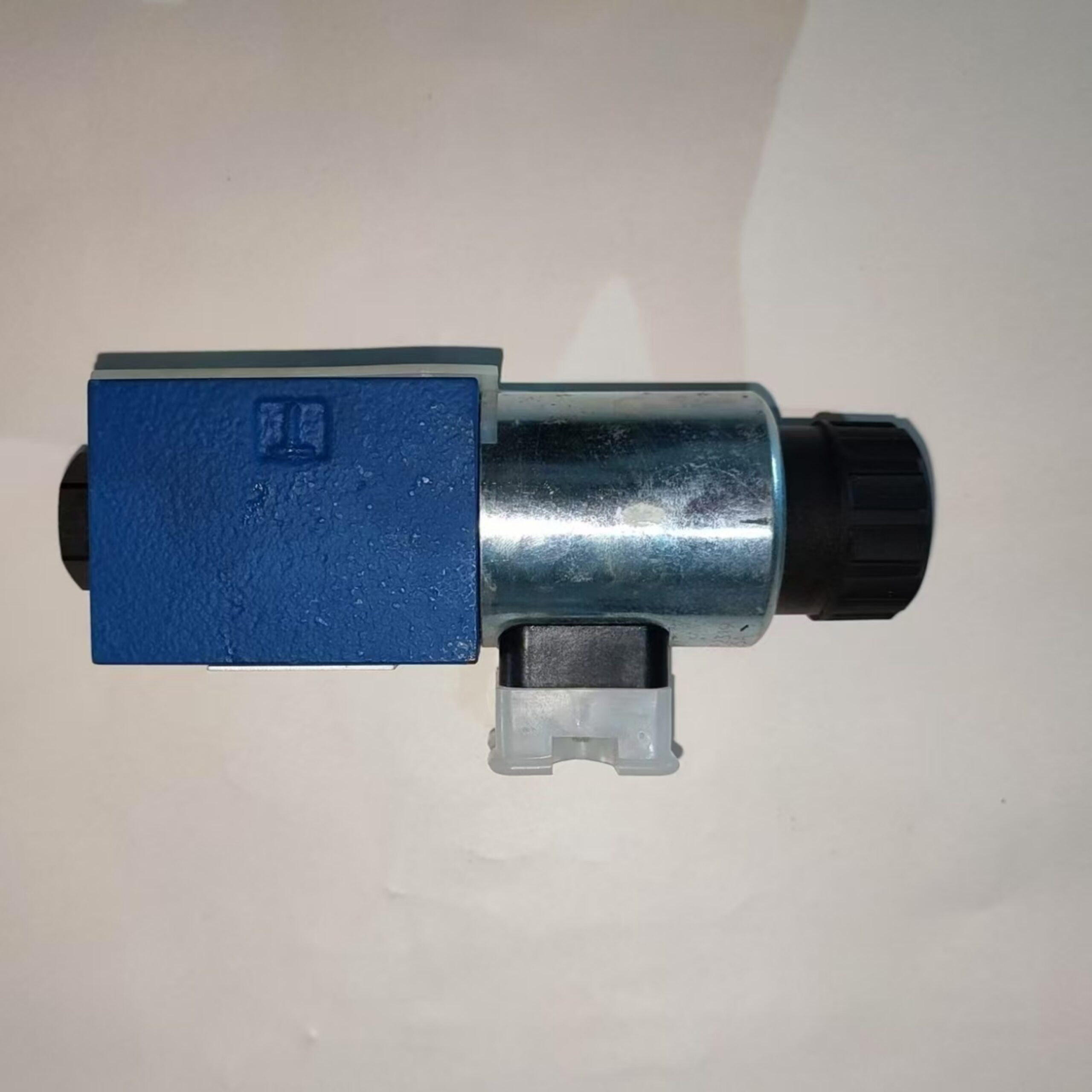 Bosch Rexroth R900052392 Directional Poppet Valve – product view 4